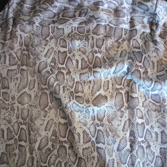 NWT Womens Snakeskin Button Down Top Size 1X Workwear Mob Wife Office Resortwear - Picture 4 of 10